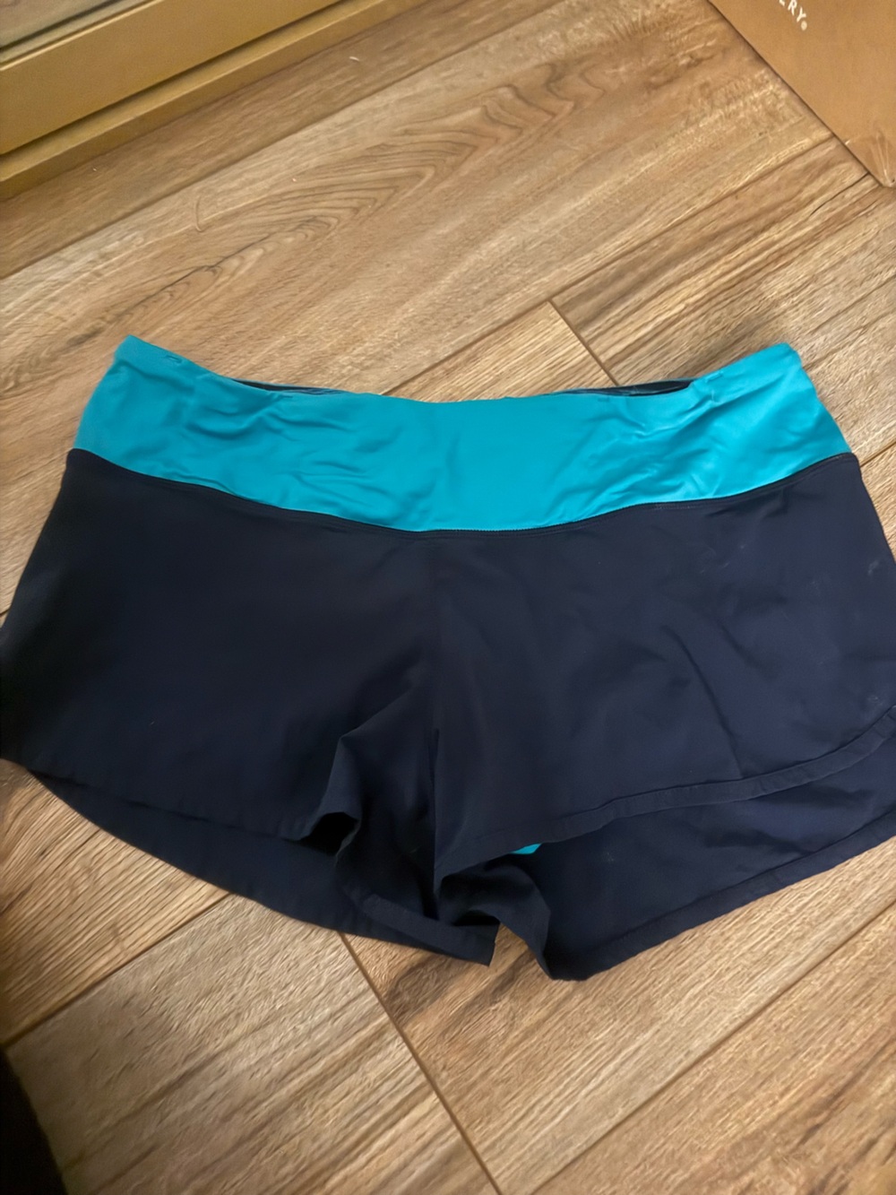 Lululemon Speed Up short 2.5” size 8